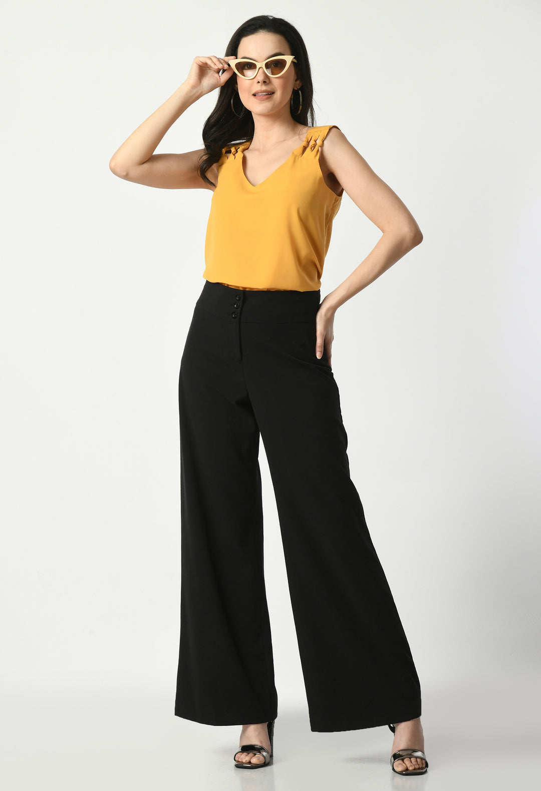 Clara Relaxed Fit Medium Top with V-Neck