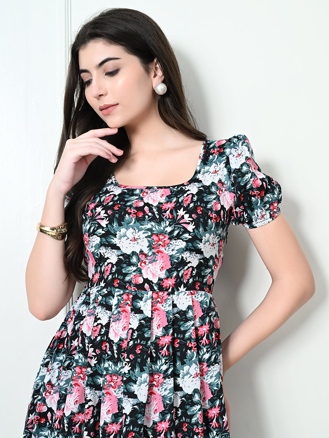 Tushita Round neck fit and flare Pleated Dreamy Floral print Summer holiday casual dress